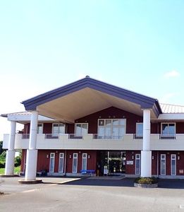 広々とした建物の外観