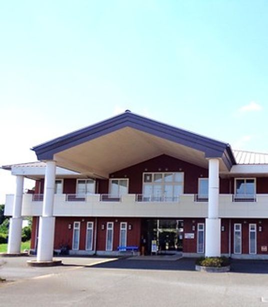 広々とした建物の外観