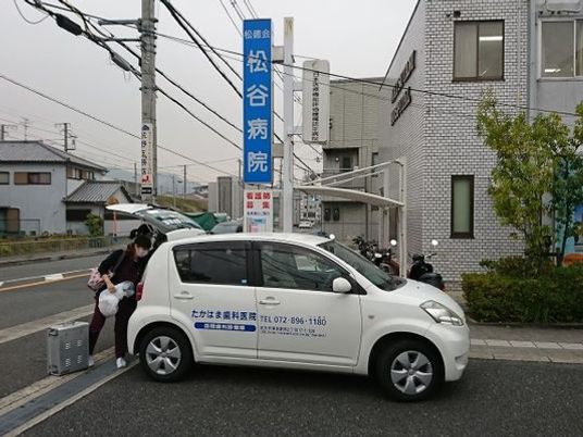 病院前の送迎車  