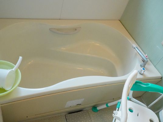 バリアフリー仕様の浴室