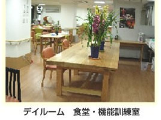明るい食堂のテーブル  