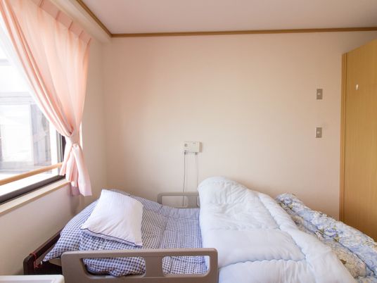 居室のシンプルなベッド
