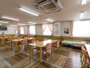 広々とした食堂空間