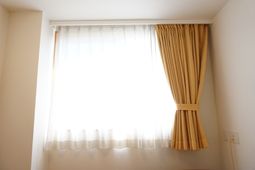 清潔感ある明るい窓辺