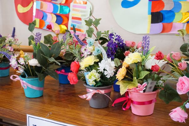 彩り豊かな造花アレンジメント