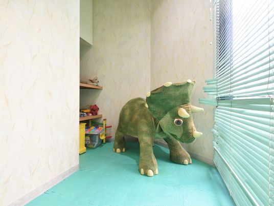 窓際の遊び場の様子  