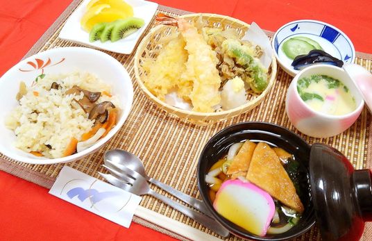 豪華な和食料理