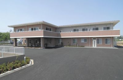 広々とした外観