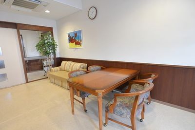 明るいラウンジ