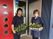 スタッフが花苗を持つエントランス  