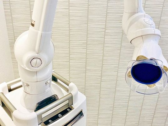口腔ケア用機器の先端  