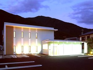 夜の建物外観  