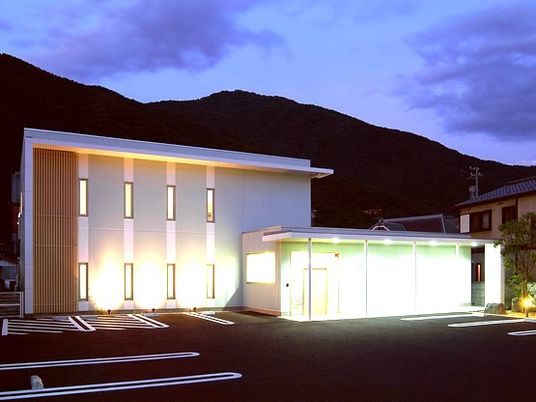 夜の建物外観  