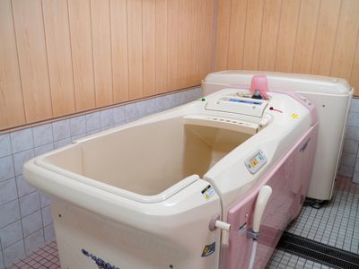 機械浴槽のバリアフリー設計