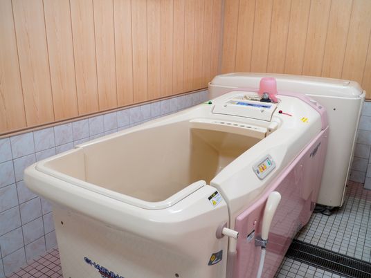 機械浴槽のバリアフリー設計