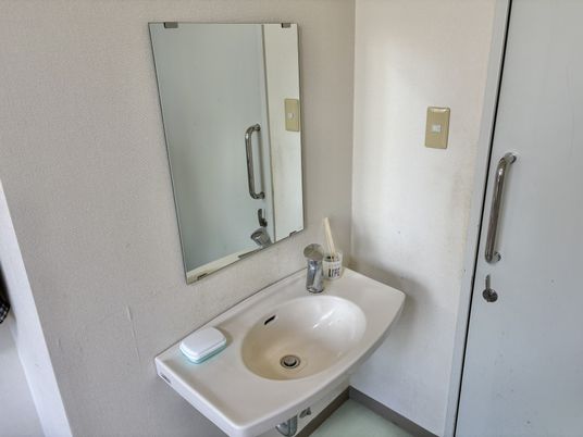 シンプルな洗面台