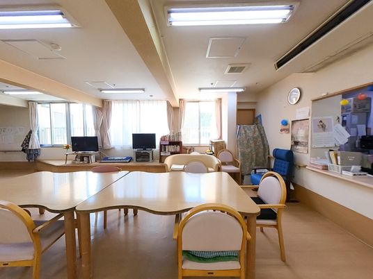 広々としたラウンジ