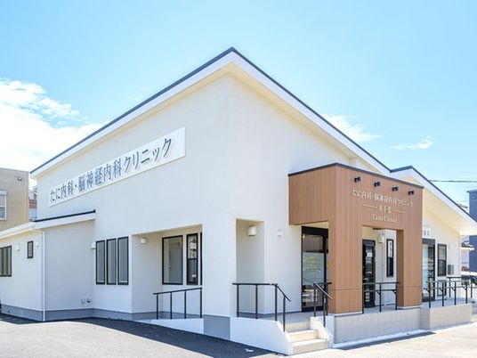 明るい外観の建物  