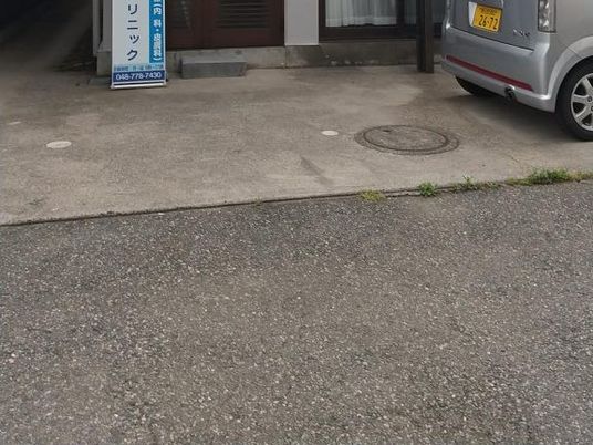 建物前の出入口  