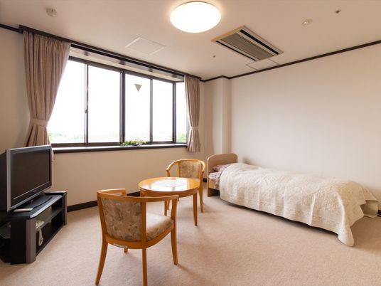 明るい居室の一角