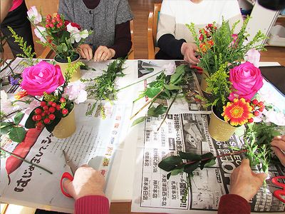華やかな花のアレンジメント