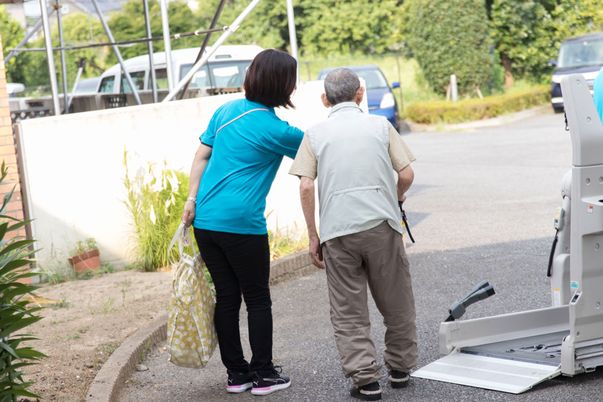 外の介護風景