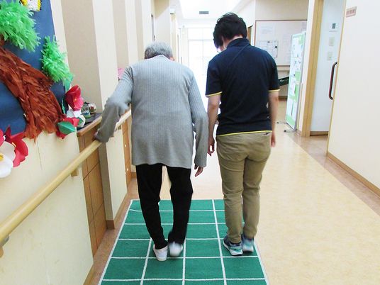 歩行訓練中の様子廊下