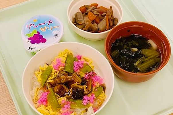 彩り豊かな食事の例