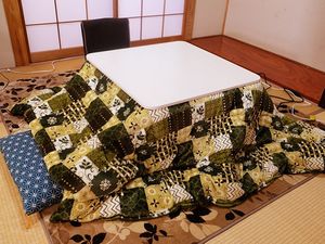 こたつのある和室  
