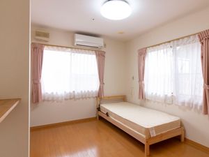  清潔な個室の居室 