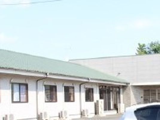 緑あふれる施設外観