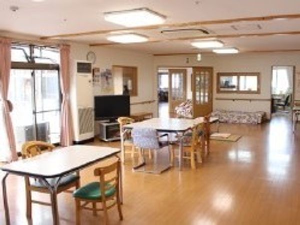 共有スペースの温かい雰囲気