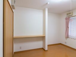 シンプルな洋室の一角