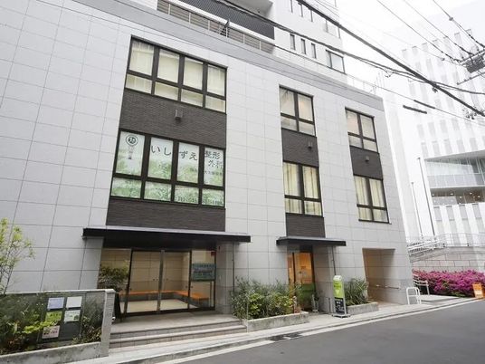 落ち着いた外観の施設  