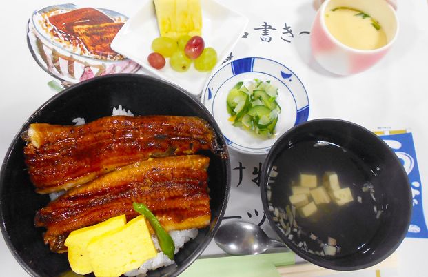 彩り豊かな食事の膳