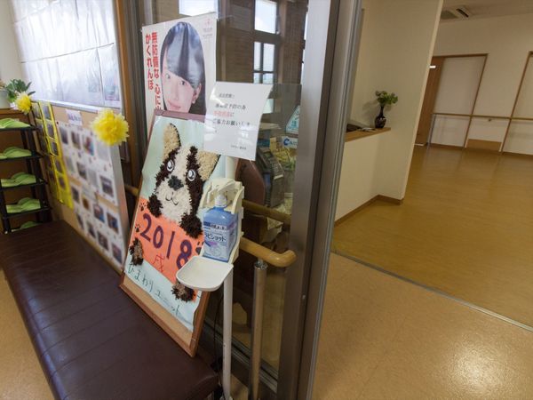 掲示物と共にある廊下