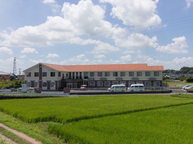 広々とした外観の建物