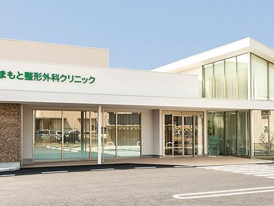 明るい外観の建物  