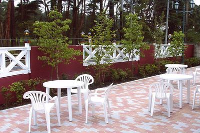 テラスの椅子とテーブル