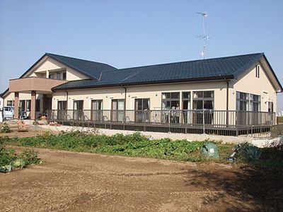 広々とした外観