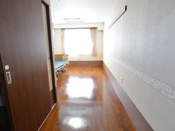 清潔な居室の廊下