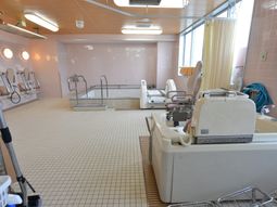 清潔な浴室設備