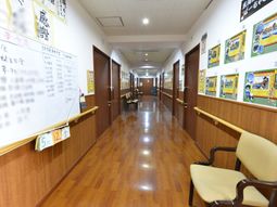 廊下の明るい雰囲気