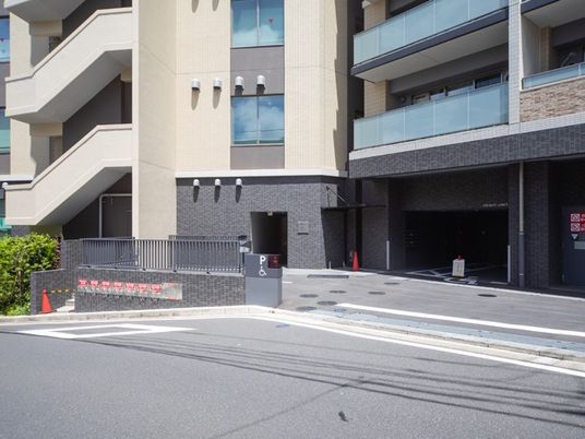 建物前の外観  
