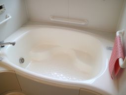 清潔感ある快適浴室