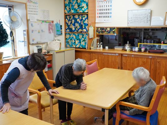 明るい食堂の様子