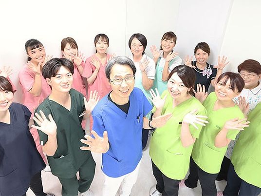 笑顔のスタッフ集合  