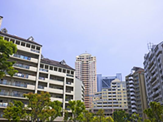 建物が並ぶ外観  