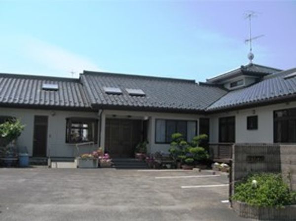 ゆったりした中庭の外観