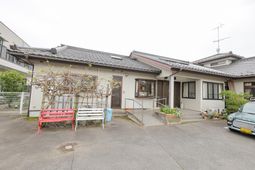 落ち着いた雰囲気の外観